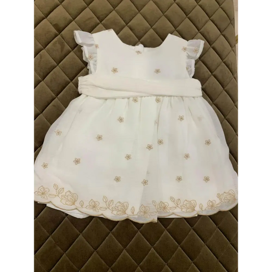 Abito cerimonia con culotte Mayoral bianco con ricami floreali beige e maniche con volant