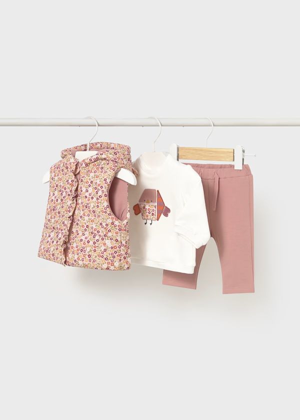 Tuta con gilet stampa neonata Mayoral gilet imbottito floreale rosa maglia crema con stampa casetta e leggings rosa