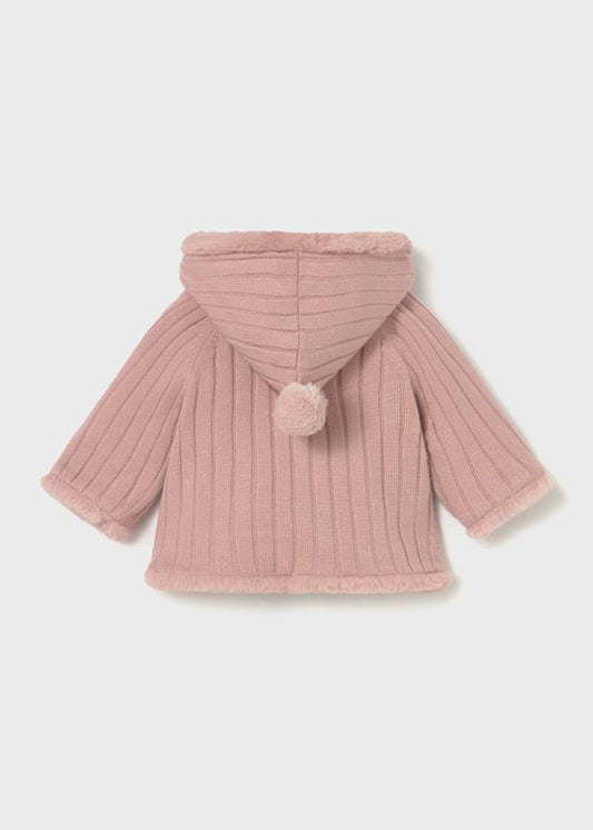Giacca in maglia con pellicciotto rosa bambina Mayoral con cappuccio a coste pompon e bordo pellicciotto