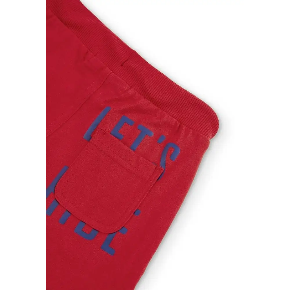 Pantaloncini rossi bambino Boboli particolare dettaglio tasca posteriore con stampa blu ed elastico in vita