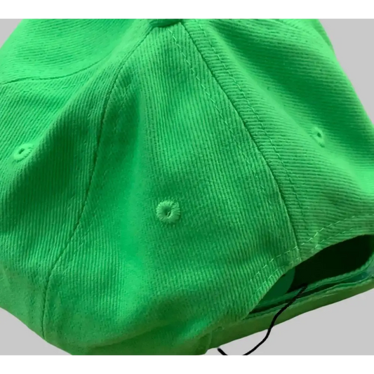 Cappello bambino verde Mousse in tessuto con cuciture rinforzate e foro posteriore regolabile