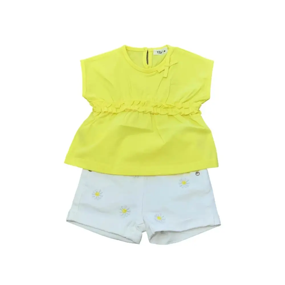 Completo corto bambina moda estate Y-Clù con maglia gialla e pantaloncini bianchi decorati con margherite