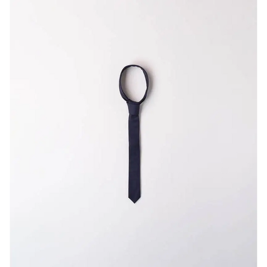 Cravatta Sarabanda blu scuro slim con nodo preformato su sfondo bianco cravatta ragazzo 8 16 anni