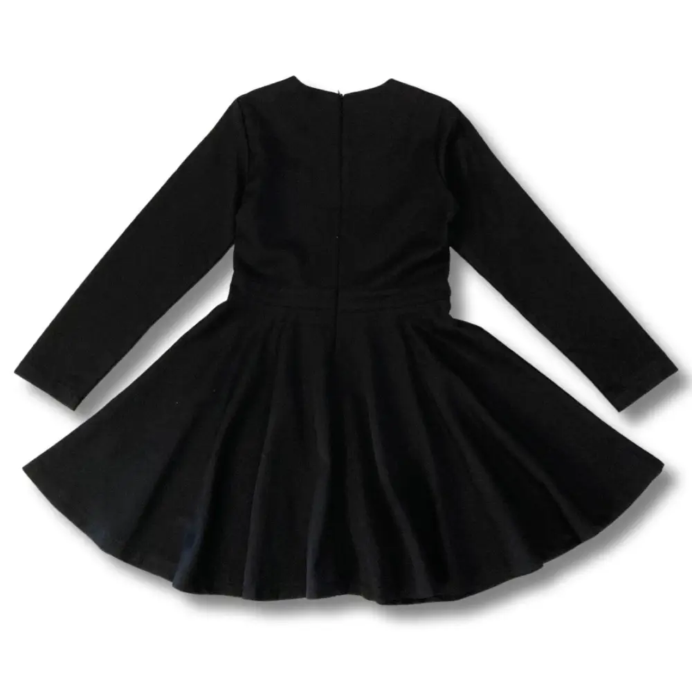 abito nero bambina elegante con maniche lunghe vita sagomata e gonna svasata perfetto per feste