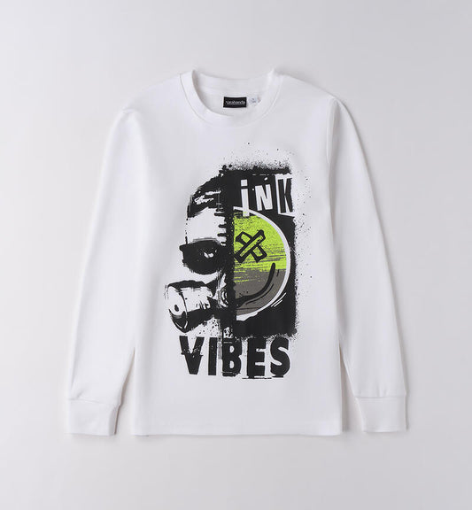 Maglietta girocollo ragazzo Sarabanda bianca con grafica moderna e scritta VIBES