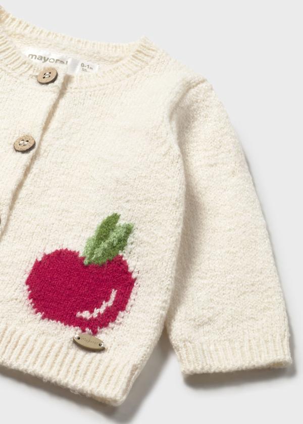Cardigan bambina in cotone, mele ricamate.. Mayoral crema con mela ricamata frontale e bottoni in legno maniche lunghe