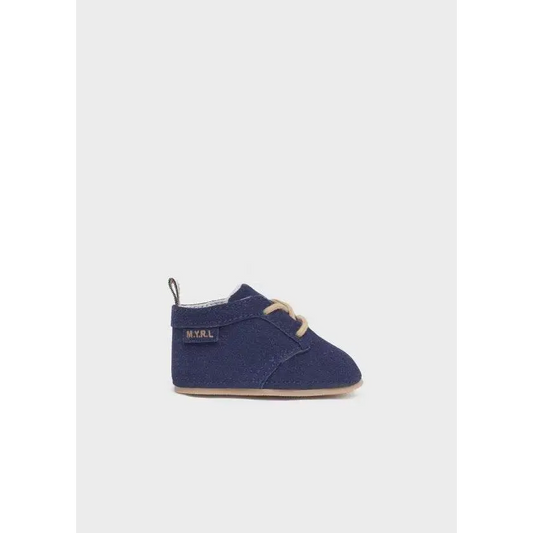 scarpine neonato Mayoral blu navy in morbido tessuto con lacci crema e suola morbida