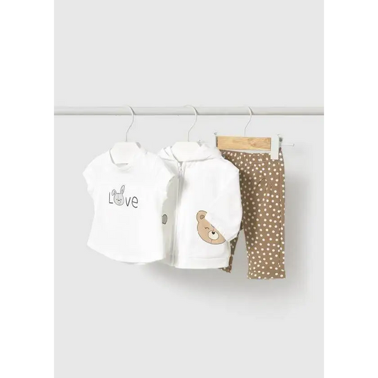 Tuta neonato Mayoral 3 pezzi con maglia bianca love, giacca con orsetto e pantaloni marroni a pois