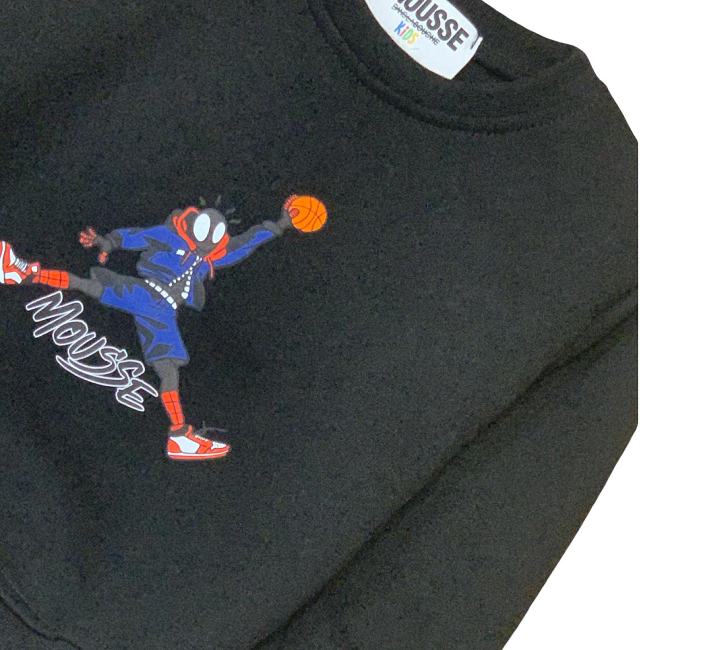 felpa nera bambino Mousse con collo rotondo e stampa cartoon giocatore di basket con pallone