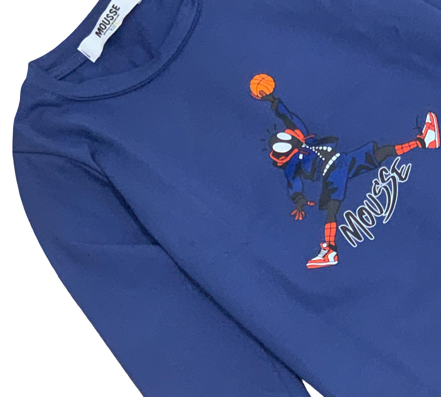 maglietta manica lunga bambino blu Mousse con stampa personaggio tipo ragno che gioca a basket e logo sul colletto