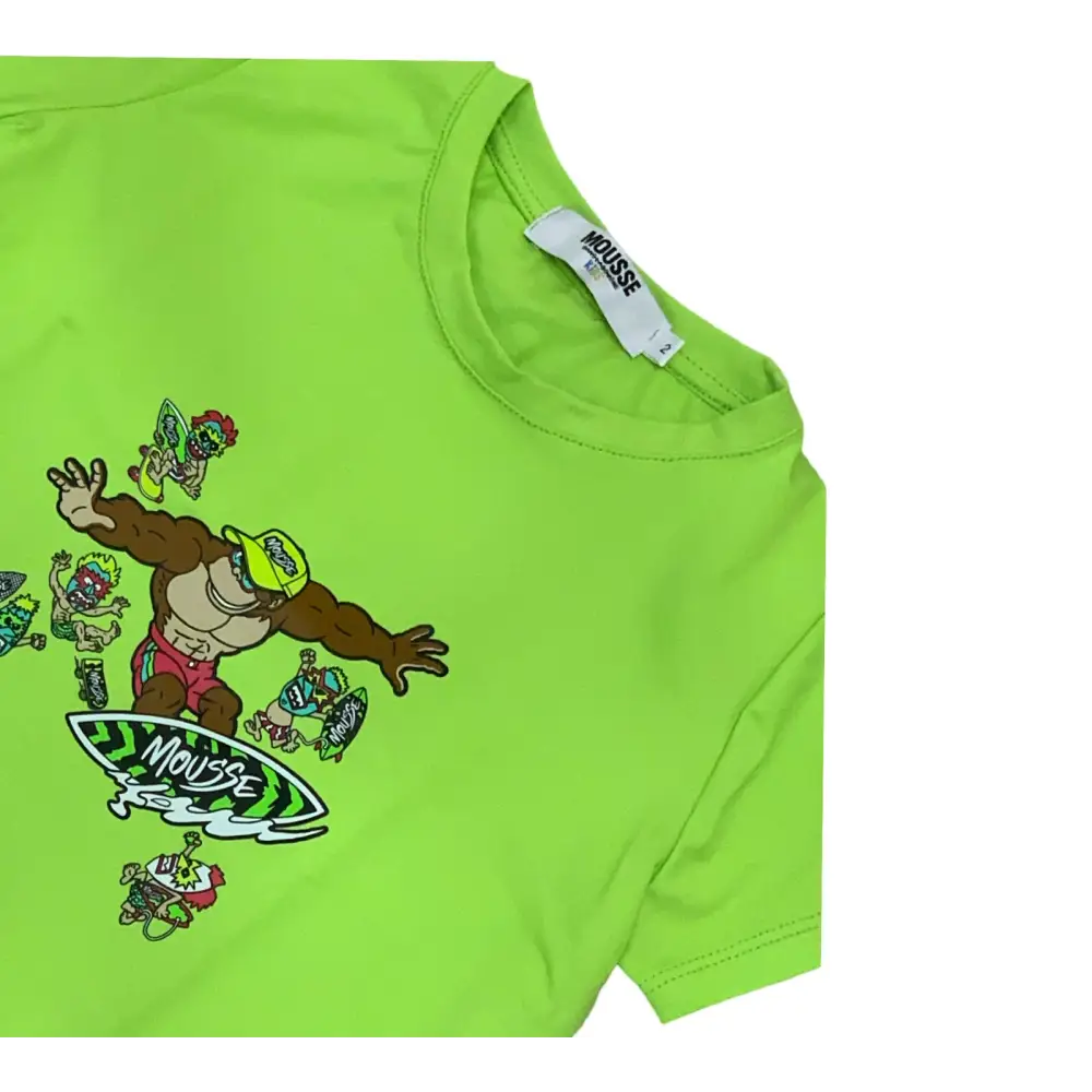 Maglietta verde bambino Mousse con stampa surf e personaggi colorati sul davanti