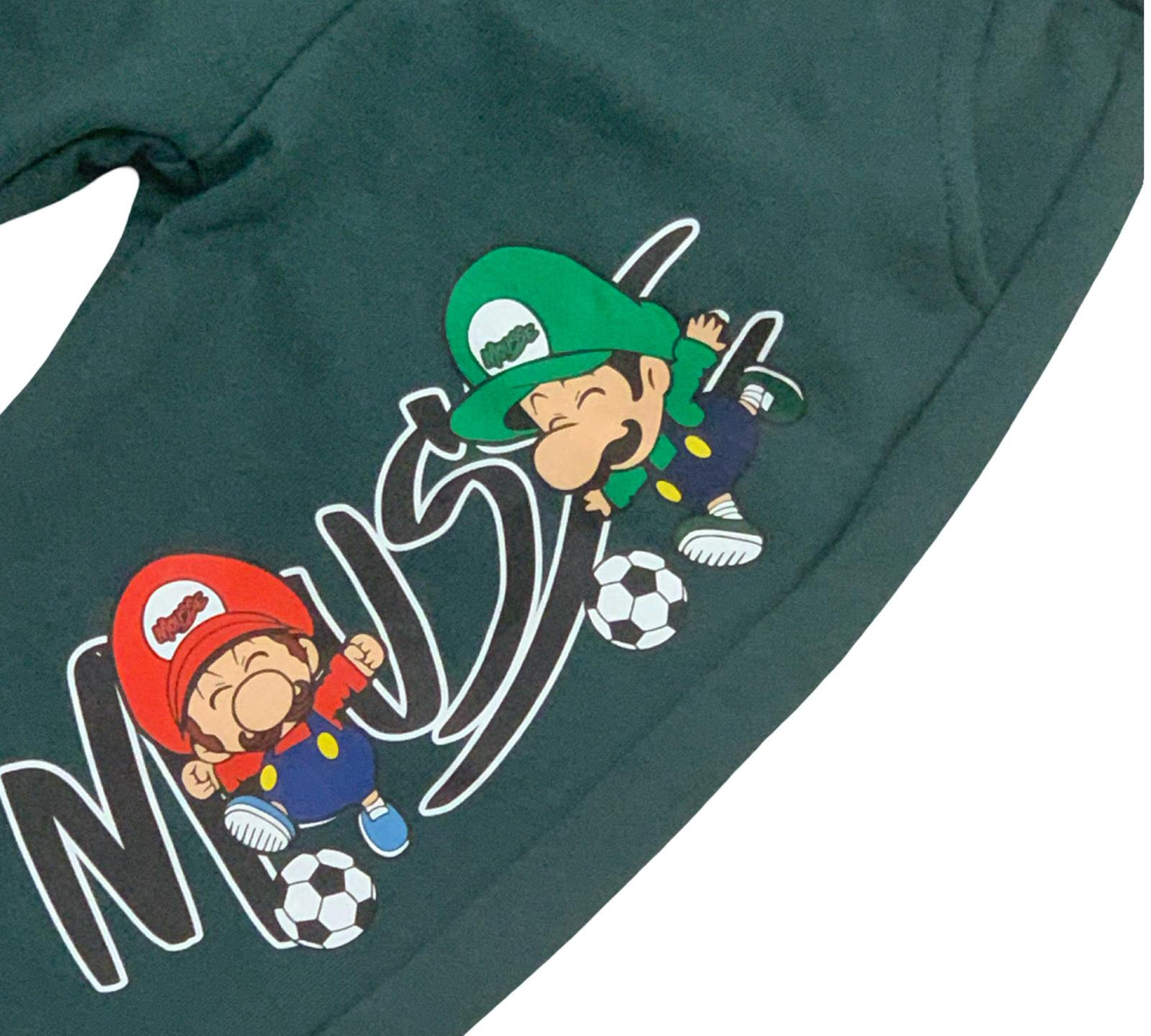 Pantaloni cotone verde per bambini con stampa di personaggi giocatori di calcio