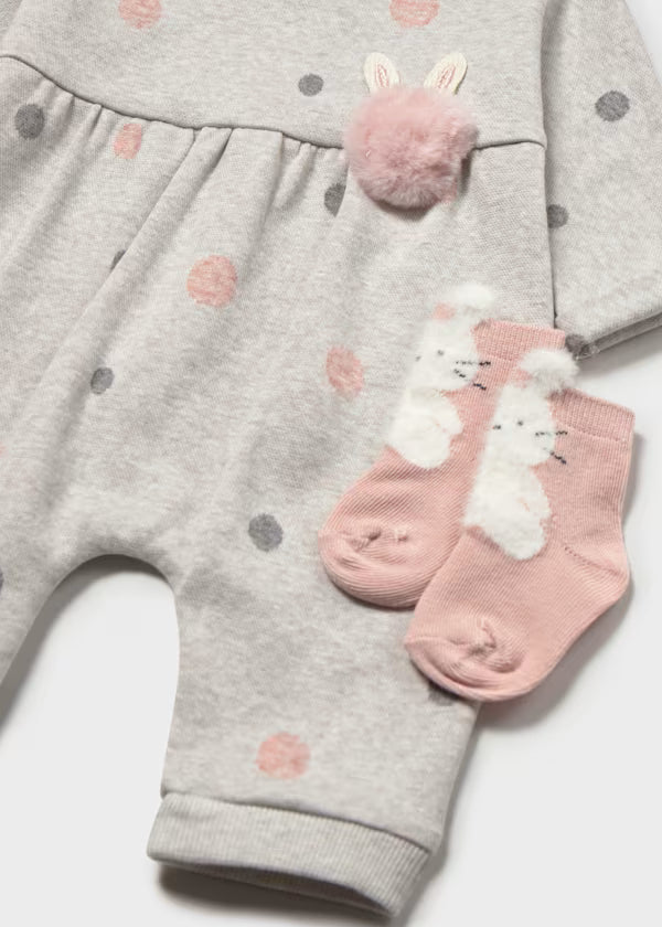 Tutina Neonata Grigia a Pois con Calzini a Coniglietta – Elegante e Dolce