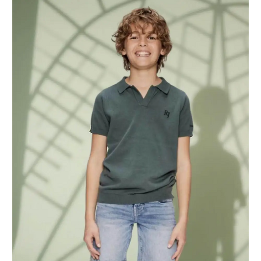 Bambino con maglia manica corta per bambino Retour verde con colletto e jeans chiari