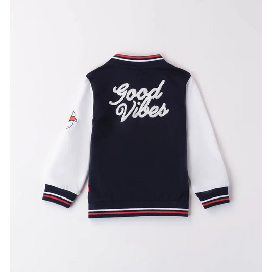 felpa blu bambino Sarabanda stile college con maniche bianche ricamo Good Vibes sulla schiena e polsini a righe