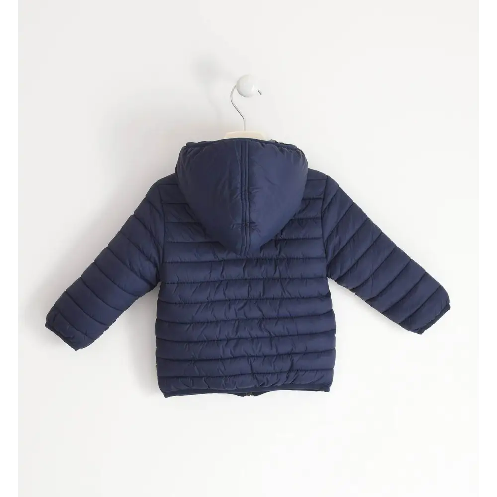 giubbotto 100 grammi bambino Sarabanda imbottito blu navy con cappuccio vista posteriore appeso a gruccia