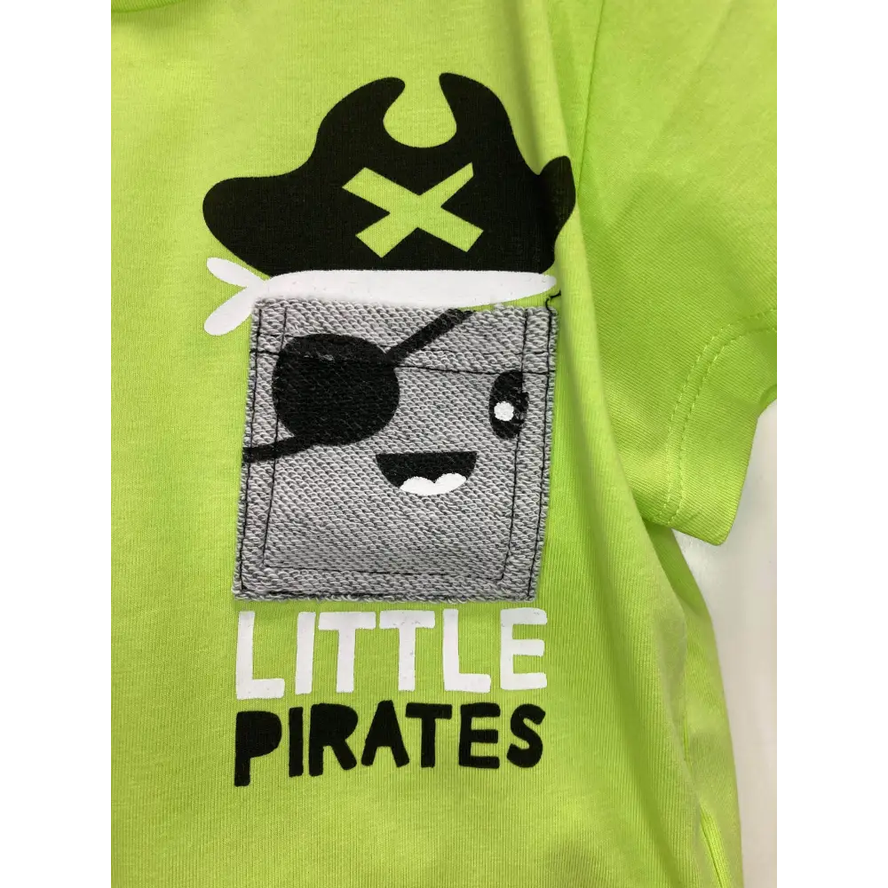 completo corto bambino pirata verde lime con tasca pirata ricamata con benda all occhio e scritta Little Pirates