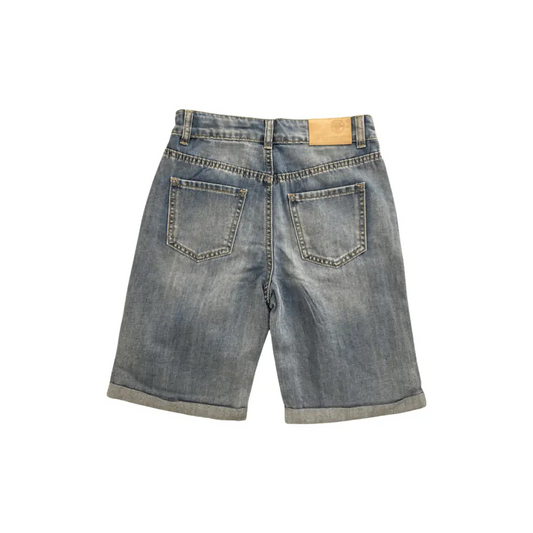 Vista posteriore pantalone denim risvolto due tasche posteriori e cintura elasticizzata jeans corti ragazzo regolabili ideali