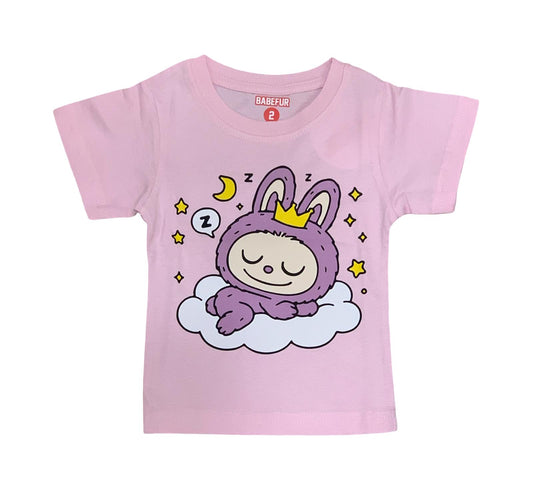 Maglietta Rosa – Coniglietto Viola su Nuvola Stile Labubu