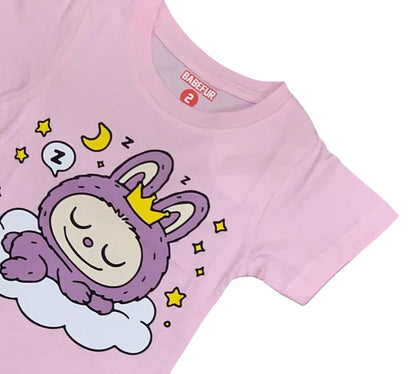 Maglietta Rosa – Coniglietto Viola su Nuvola Stile Labubu