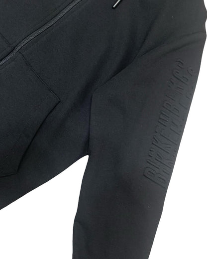 Felpa Nera con Cerniera e Cappuccio da Ragazzo – Logo Embossed sulla Manica