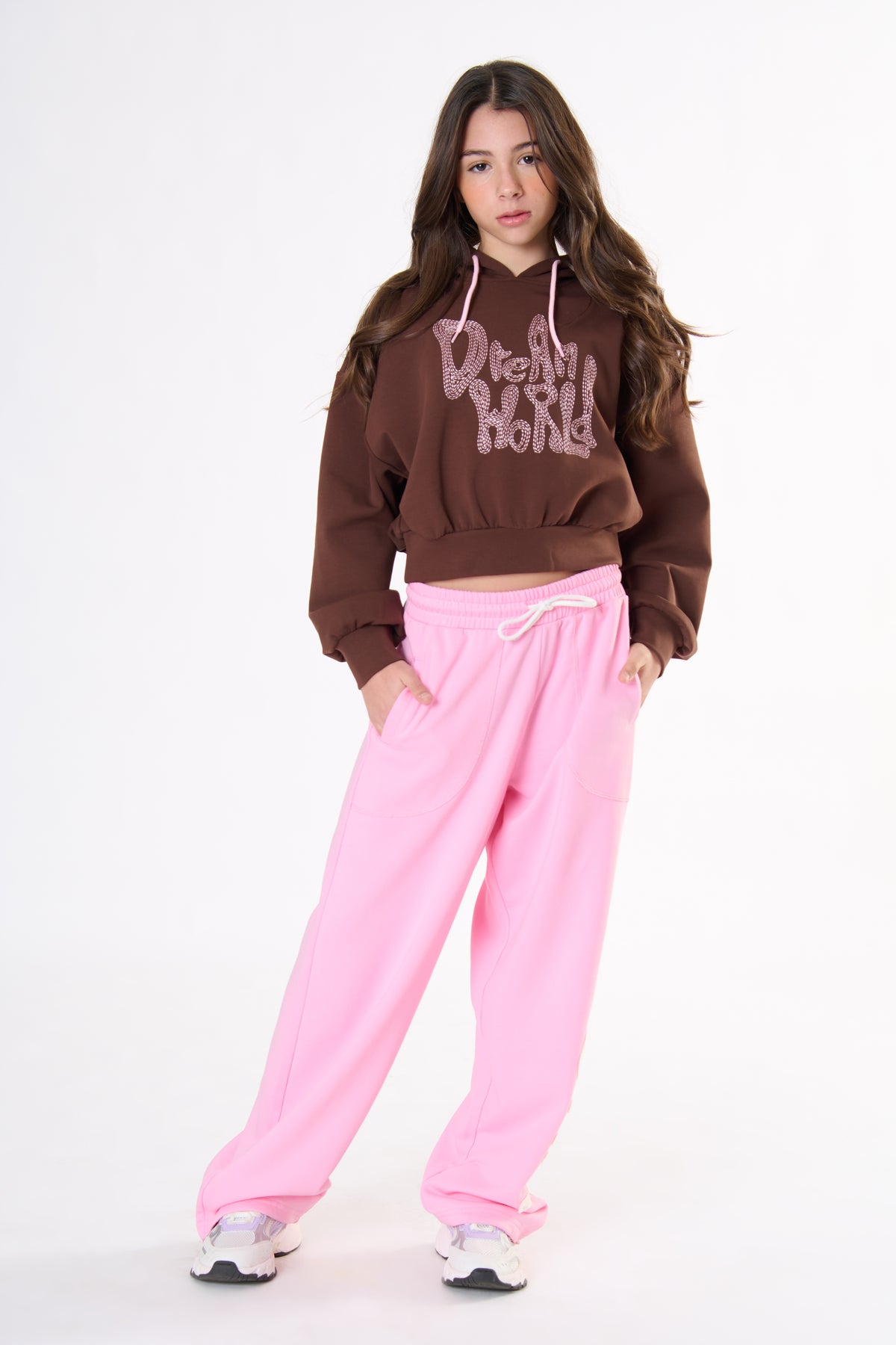 Felpa Ragazza TOBETOO con Cappuccio Cioccolato e Ricamo Rosa con Strass – Modello Corto