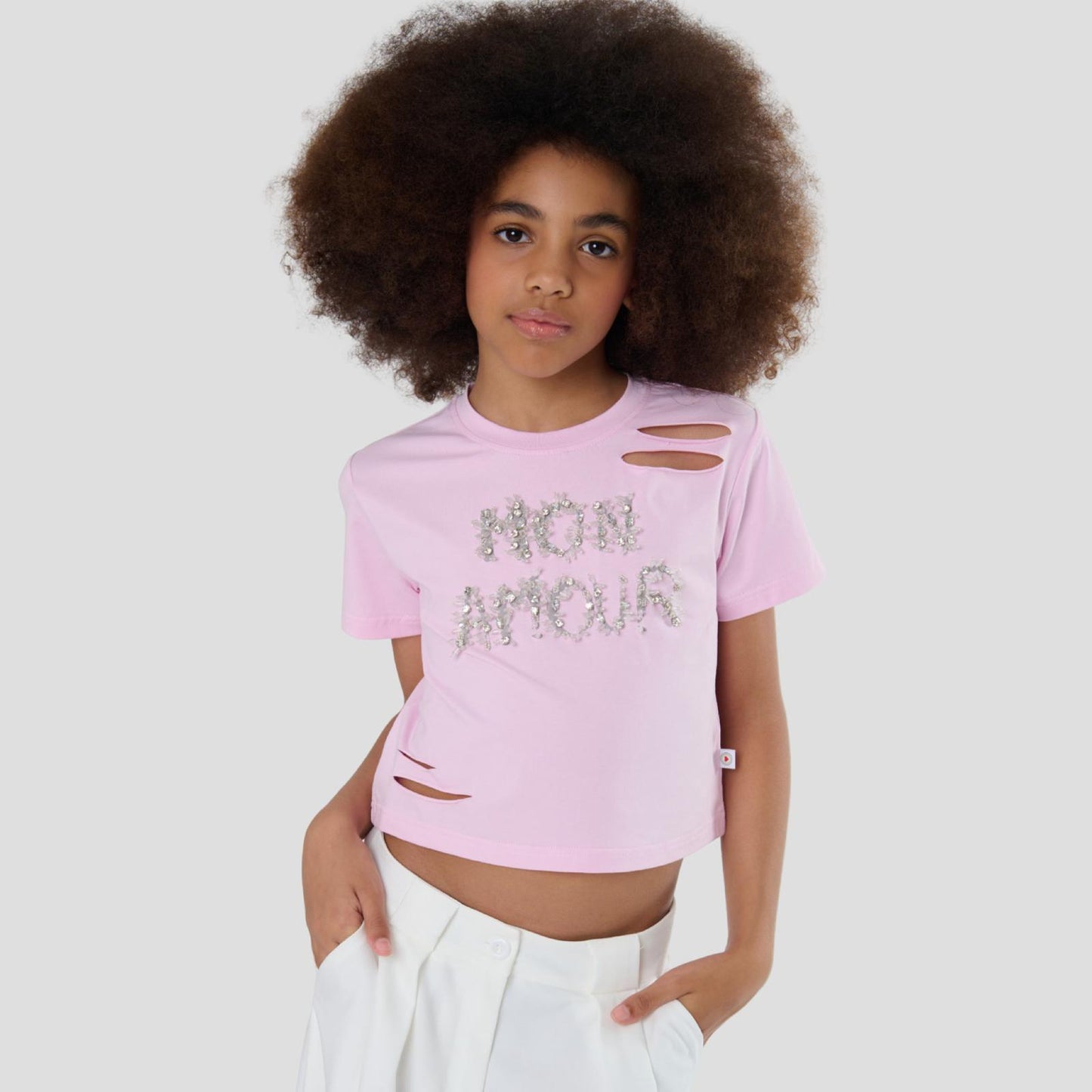 T-shirt Corta Ragazza Rosa “MON AMOUR” con Strappi e Brillantini – TOBETOO