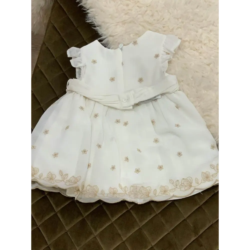 Abito cerimonia con culotte bianco Mayoral con ricami beige e dettagli a volant per bambina
