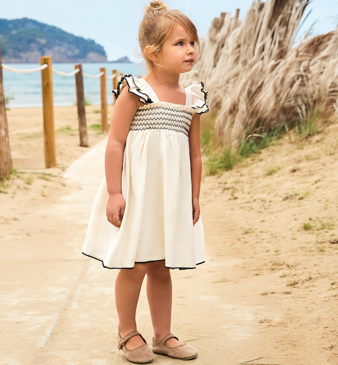 Abito Estivo Bambina Sarabanda Color Latte con Ricami Neri