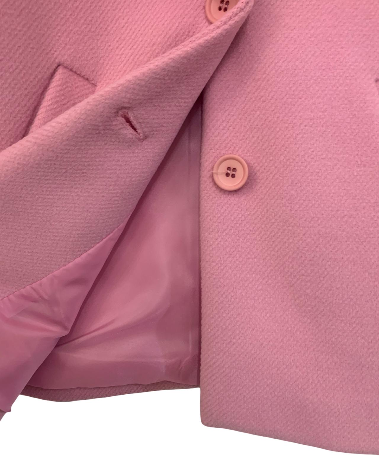 Interno del cappotto rosa bambina elegante con bottoni coordinati per un look raffinato