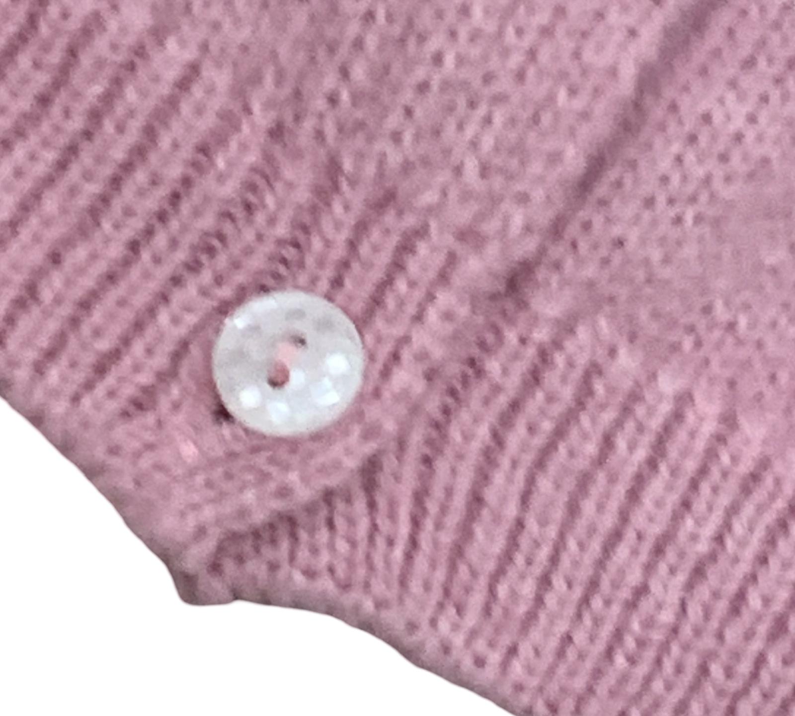 Cardigan rosa bambina con bottoni decorativi e tessuto morbido per ogni occasione