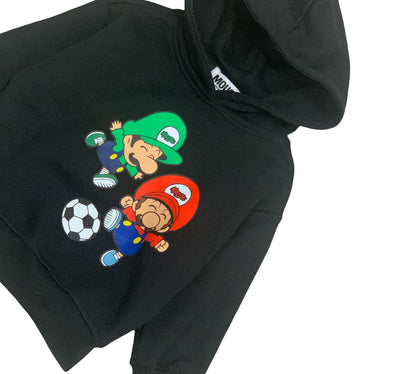 Felpa Nera Bambino con Cappuccio e Stampa Mario con personaggi di cartone e pallone da calcio