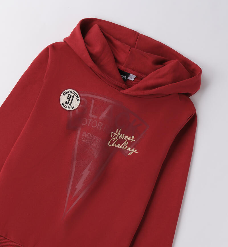 Felpa ragazzo Sarabanda rossa con cappuccio e decorazione distintiva per comfort e stile