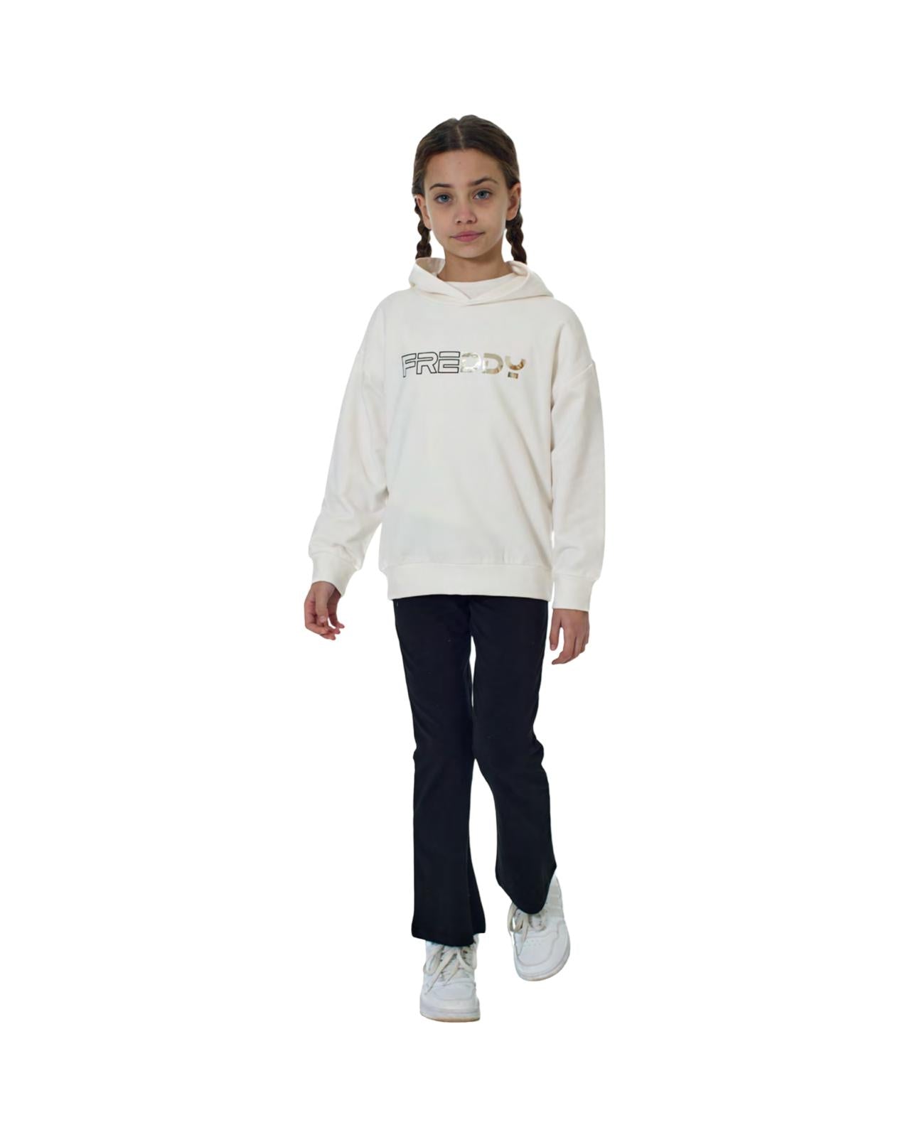 Felpa con cappuccio ragazza moda Freddy in bianco, combinata con pantaloni neri per uno stile casual