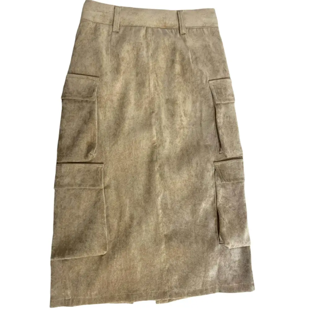 Gonna beige Y-Clù in tessuto scamosciato con tasche laterali grandi e cintura a passanti
