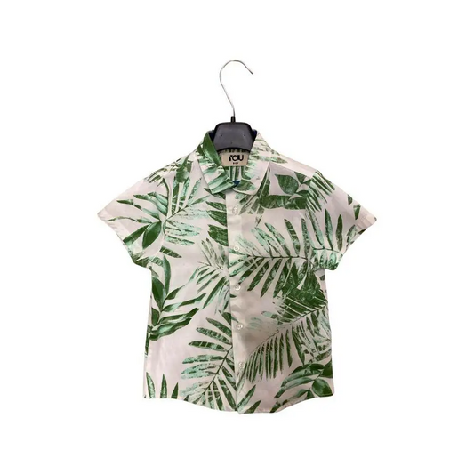 camicia bambino fantasia foglie Y Clù maniche corte con colletto e bottoni stampa foglie verdi su sfondo bianco