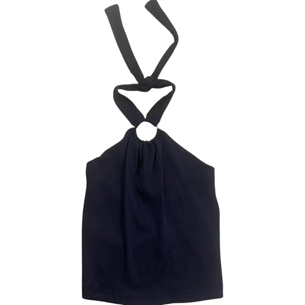 Top crop nero per bambina e ragazza. Top halter nero con anello frontale e laccetti al collo, Paris Hilton