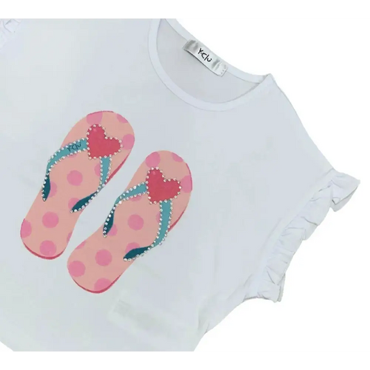 Maglietta con stampa bambina Y-Clù bianca con grafica infradito rosa e dettagli a pois