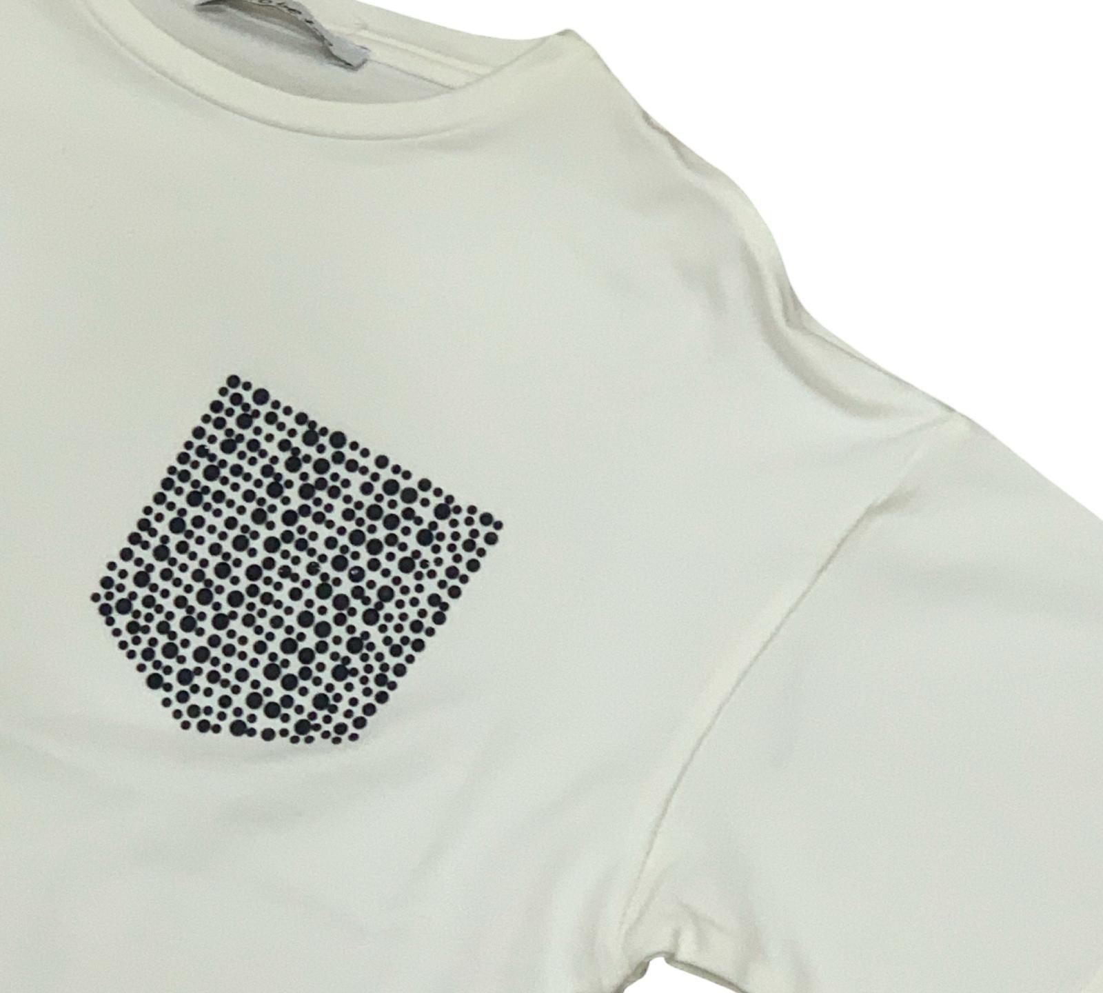 Maglietta corta bambina off white di Tobetoo con tasca decorata da strass neri