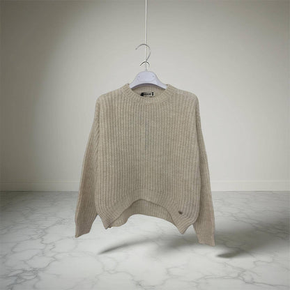 Maglione ecru ragazza con design a coste, perfetto per outfit casual e autunnali