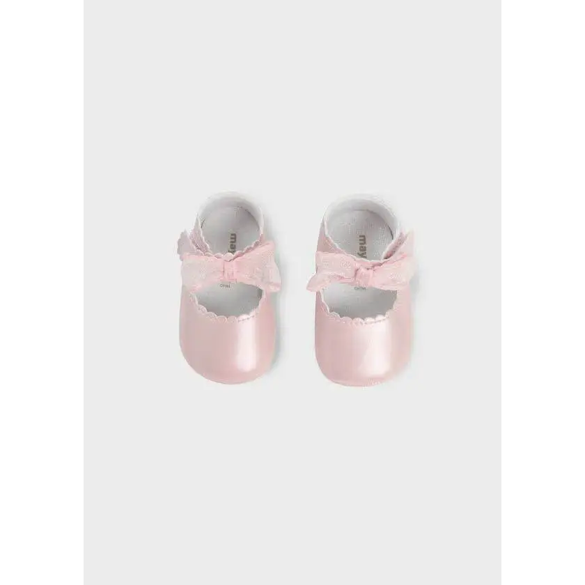 Ballerine neonata Mayoral rosa con fiocchi in tessuto e design elegante per la prima infanzia