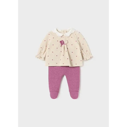 completo neonato femmina Mayoral beige con maglietta a cuori e colletto peter pan e pantaloni rosa a piede