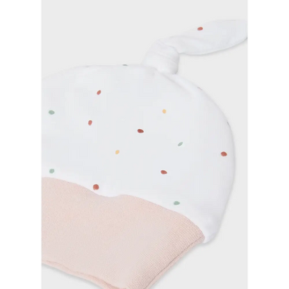 Cuffia neonato bianca con nodino e risvolto rosa a maglia con pois colorati, set regalo neonato ecofriendly Mayoral per la nascita
