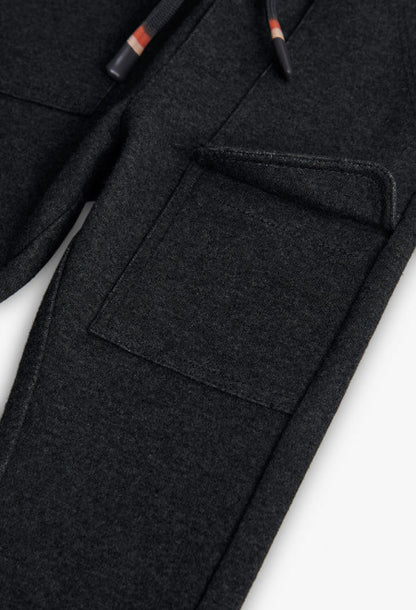 Pantalone in flanella Boboli con tascone bimbo, design comodo e pratico, ideale per attività quotidiane