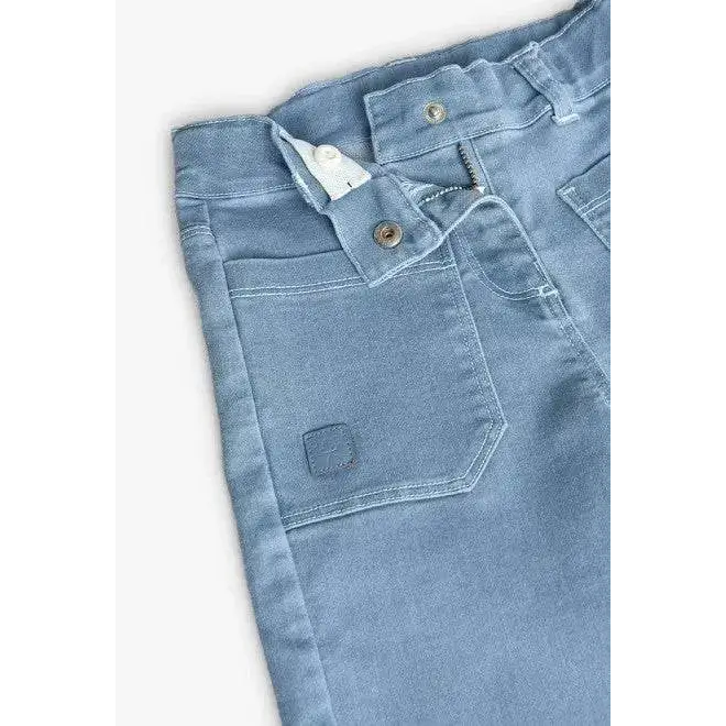 Pantalone largo bambina effetto jeans Boboli in tessuto azzurro con tasche e chiusura con bottone