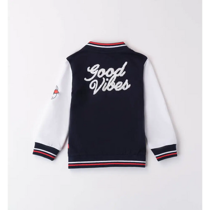 felpa blu bambino Sarabanda stile college con maniche bianche ricamo Good Vibes sulla schiena e polsini a righe