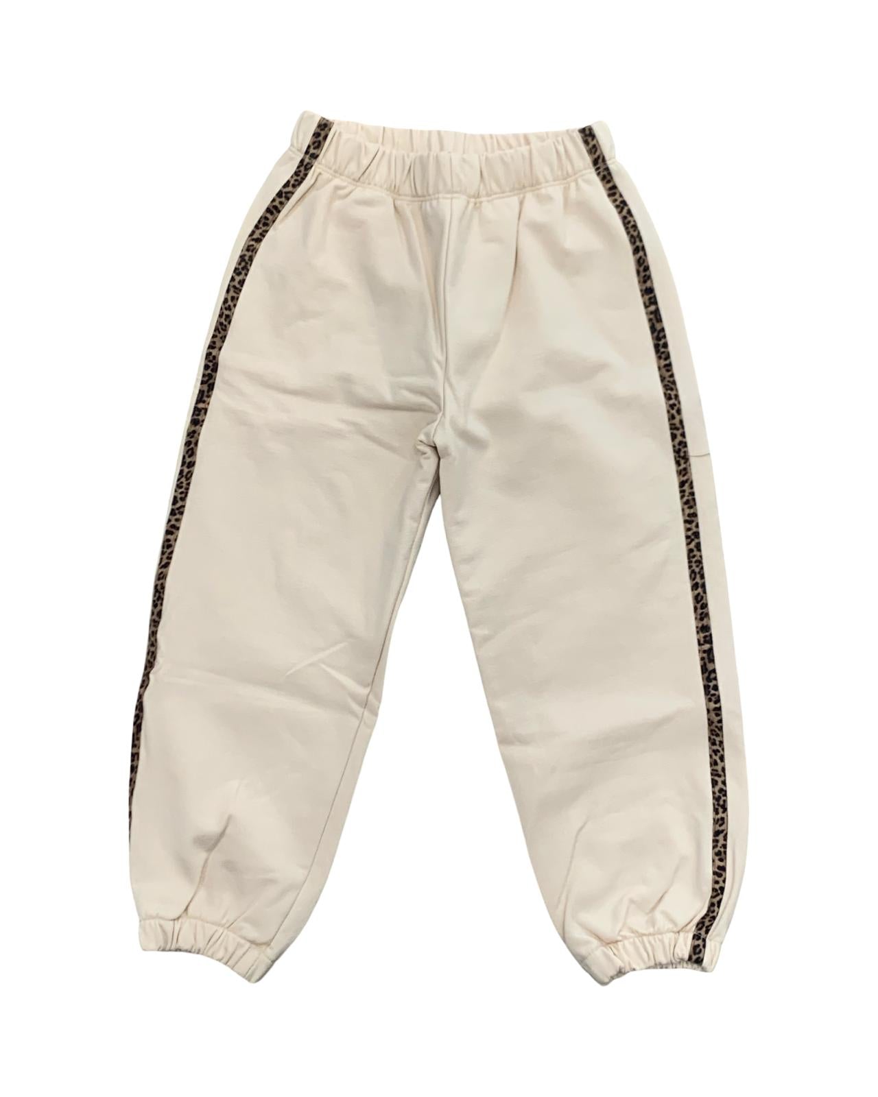 Tuta bimba beige due pezzi con pantaloni elasticizzati e dettagli leopardati