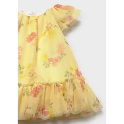 Vestito tulle neonata Mayoral giallo con motivi floreali rosa e verdi e volant sulla manica e orlo