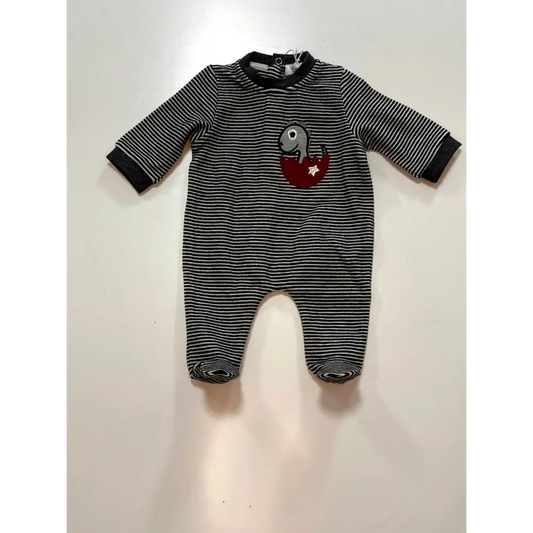 tutina neonato rigata Y-Clù in cotone a righe nere e bianche con maniche lunghe piedini e toppa dinosauro rossa