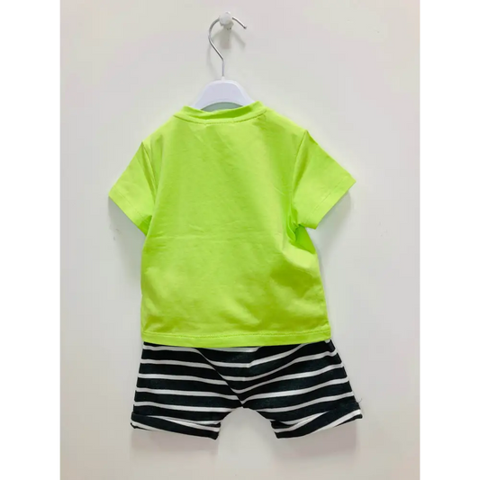 completo corto bambino pirata con maglietta verde acido maniche corte e pantaloncini a righe bianche e nere vista posteriore